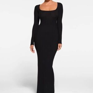 Chic Long Sleeve Black Dress